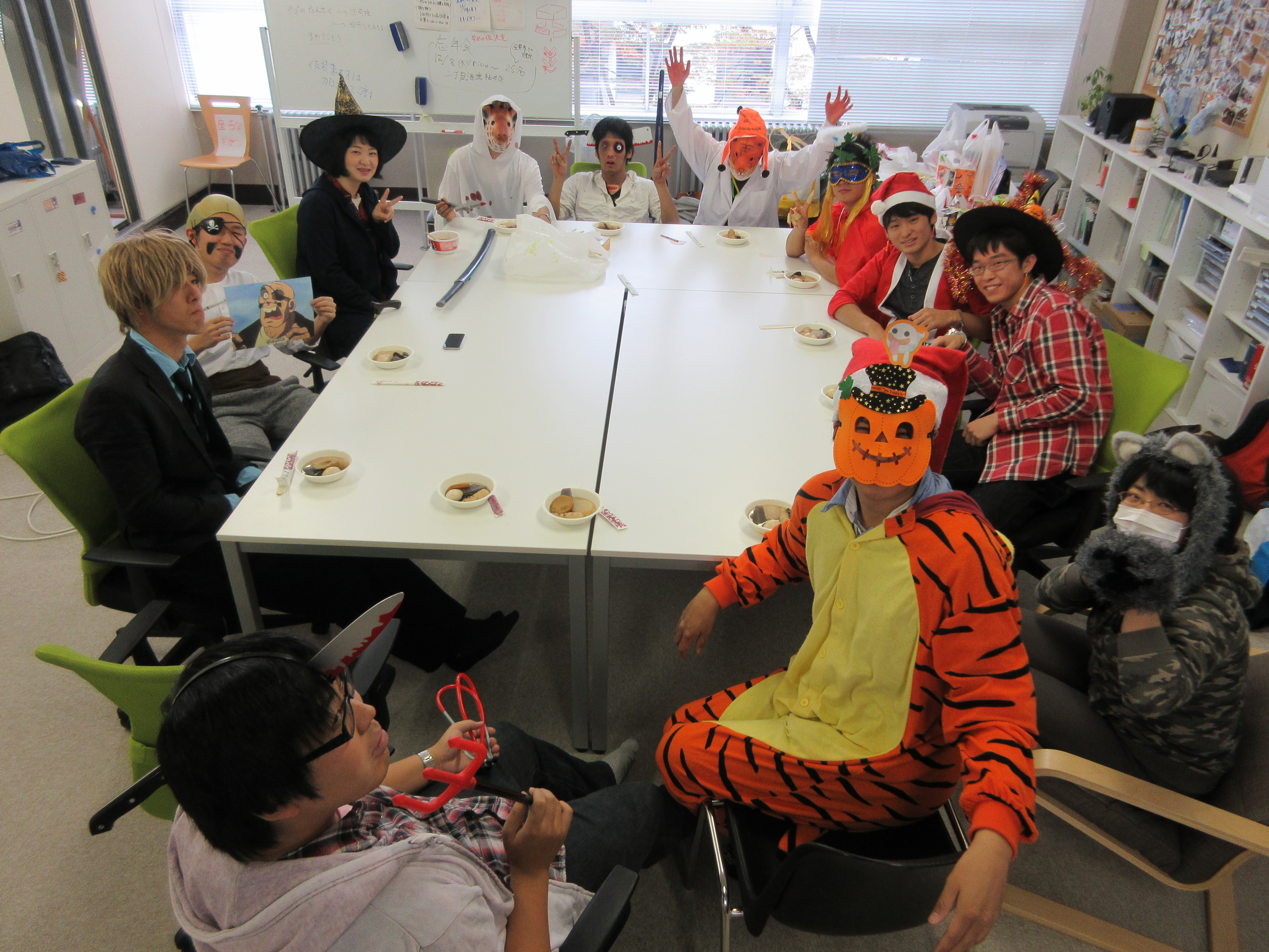 ハロウィンパーティ &学祭の打ち上げをしました