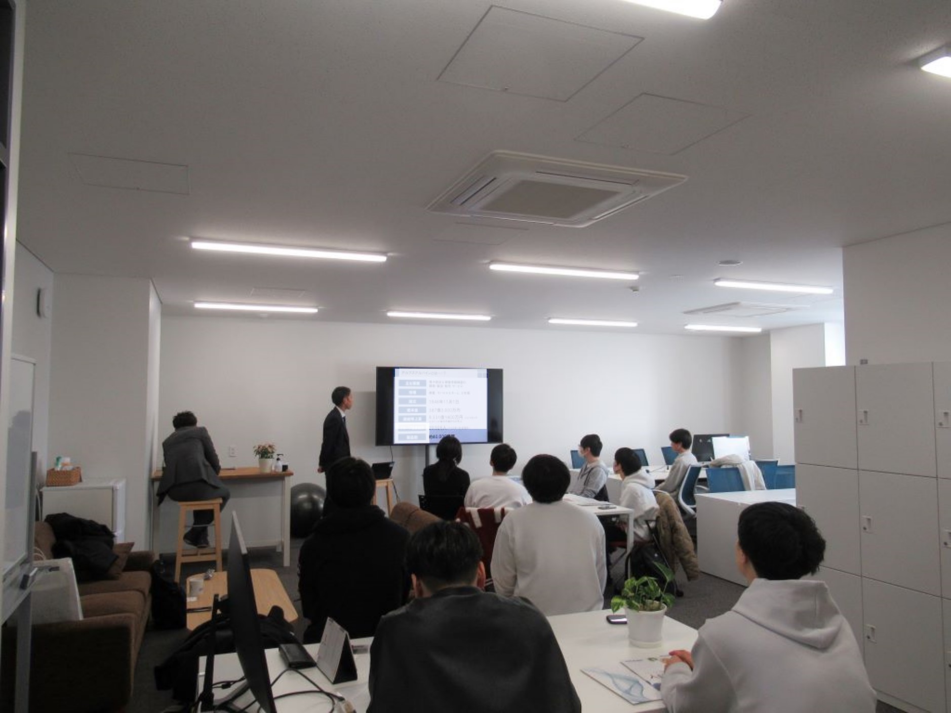 卒業生による説明会を開催しました